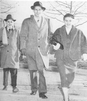 Hiss leaves prison, 1954